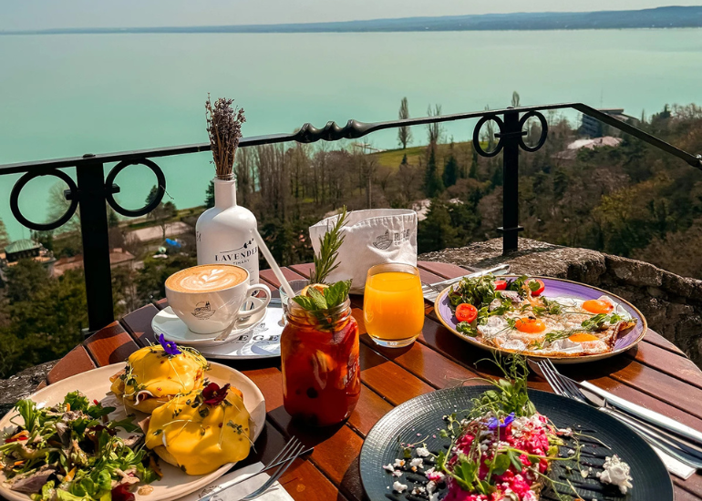 Egész napos hajótúra a Balatonon