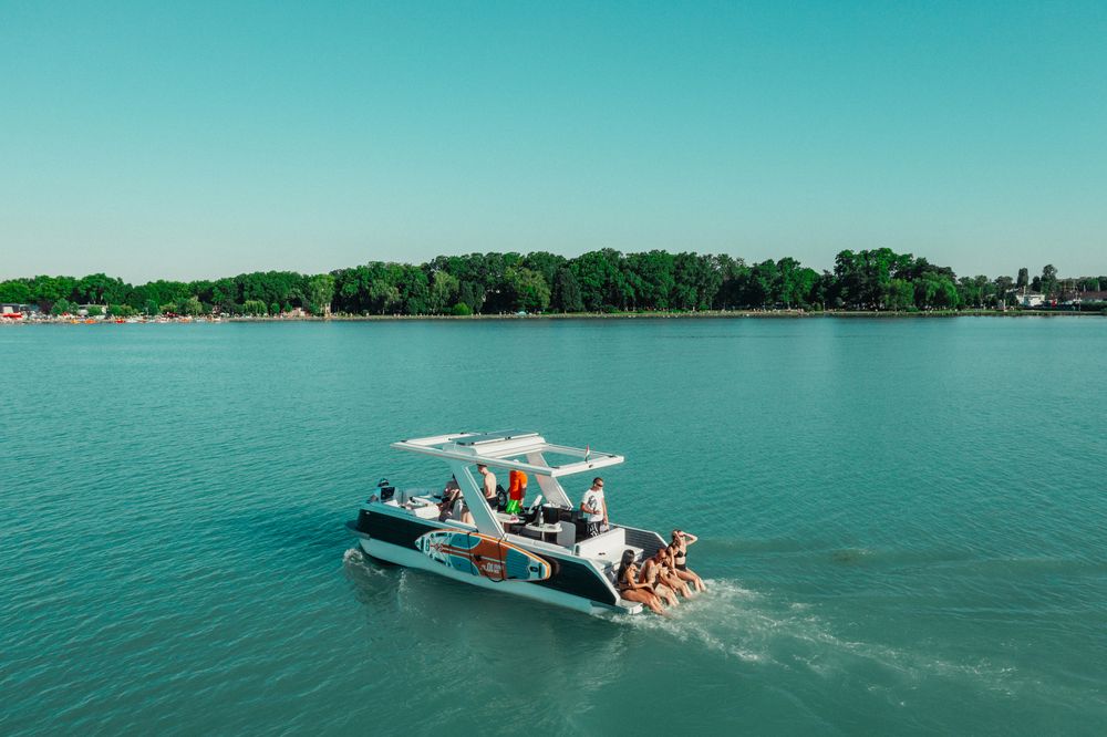 Barracuda Deluxe Boat 1