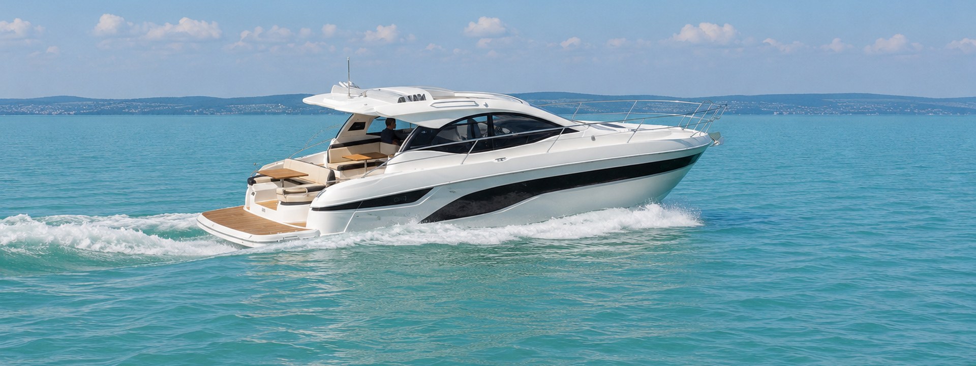 Bavaria SR 41 motoros luxus yacht a Balatonon